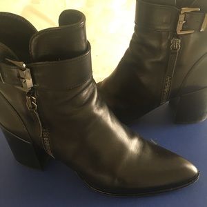 Stuart Weitzman short boots. Sz 9